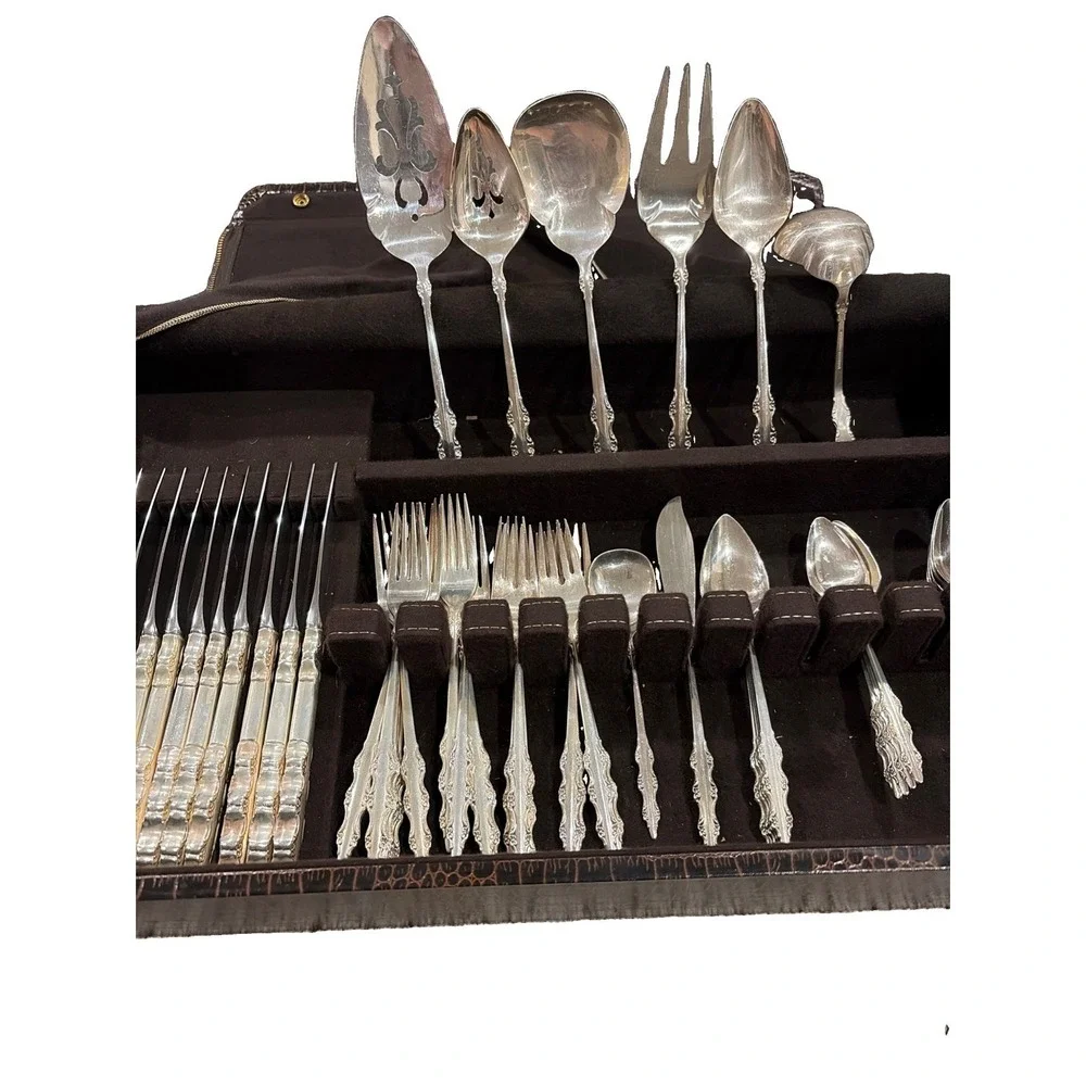 International Deep Silver Inlaid 53 Piece Set Empress Silverplate With Case